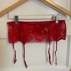 Victoria's Secret Red Floral Lace Garter Belt - New with Tags size Medium